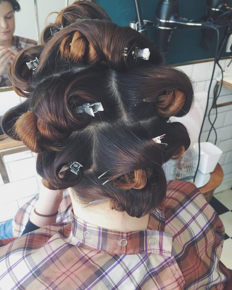 16 Hairstyles With Clips That Actually Look Intentional (Not Like You Just Gave Up)